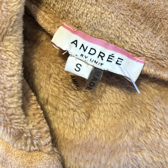 Andree by Unit fuzzy bear jacket size Small NWOT - Picture 5 of 6